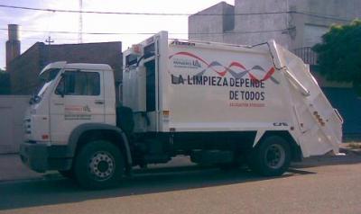 Entrega de camión recolector de residuos -Foto-