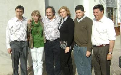 Los candidatos junto a Ricardo Alfonsín -Foto-