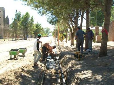 Avanzan las obras de construcción de cordón cuneta y badenes en Pradere