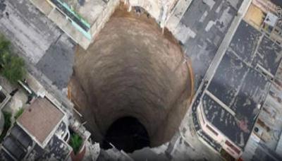 Un agujero enorme se tragó un edificio en Guatemala