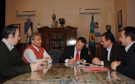 Garcés firmó un convenio para potenciar el Turismo en la comarca Viedma-Patagones